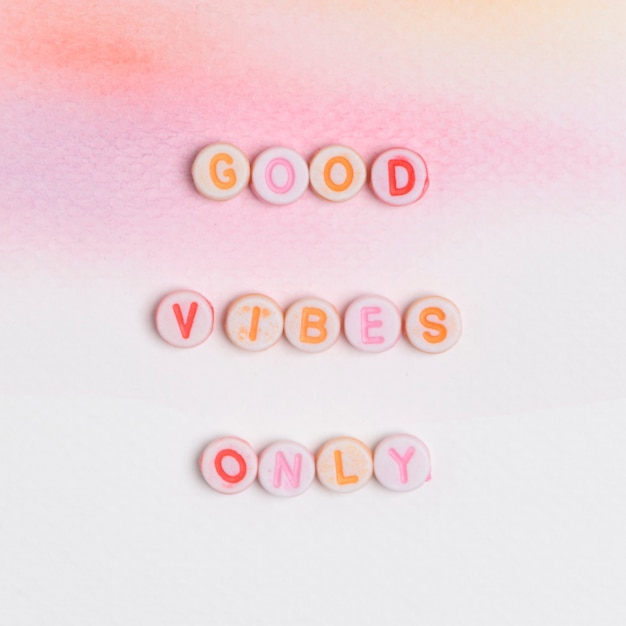 Good Vibes Only Koraliki Wiadomość Typografia Na Pastelowych