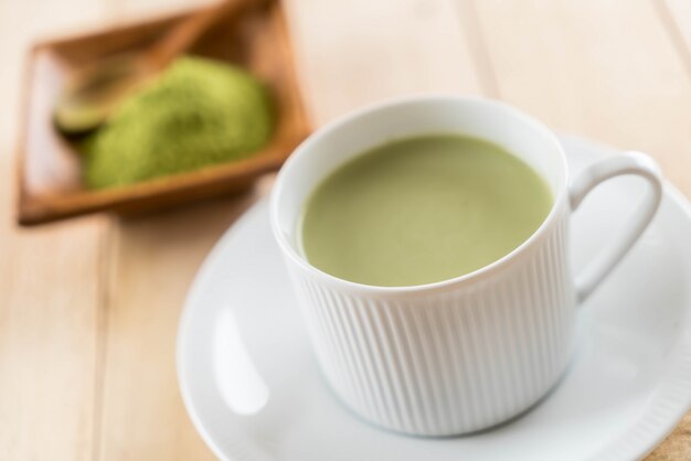 Gorący matcha latte