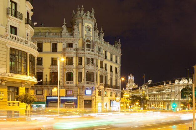 Gran Via w nocy. Madryt