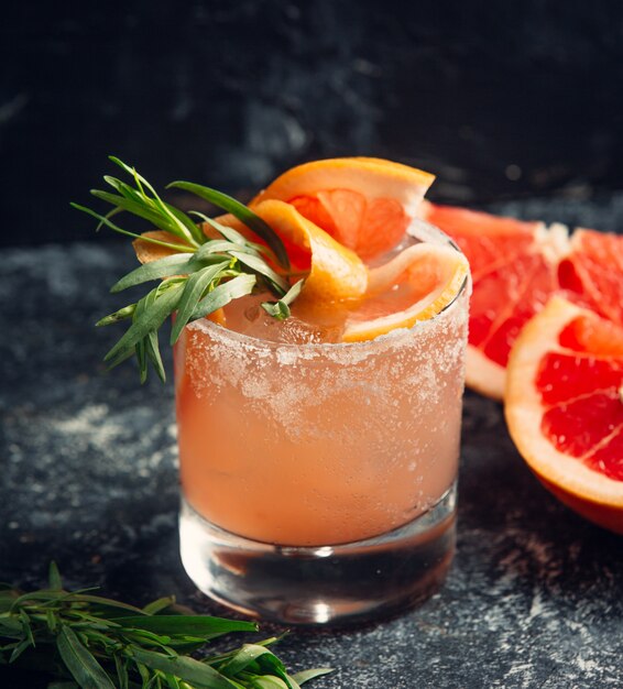 grejpfrutowy sok pomarańczowy z lodem
