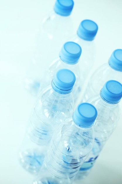 grupa plastikowych butelek