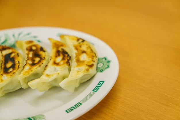 Bezpłatne zdjęcie gyoza na stole