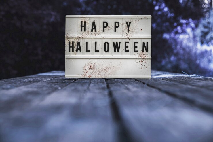 Bezpłatny plik Zdjęcie halloweenowa pastylka umieszczająca na ławce