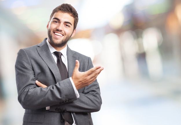 Happy biznesmen wskazując