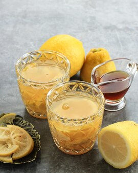 Herbata yuja lub herbata yuzu (koreańska) lub herbata citron marmolade po japońsku, zimą podawana z miodem i gorącą wodą.