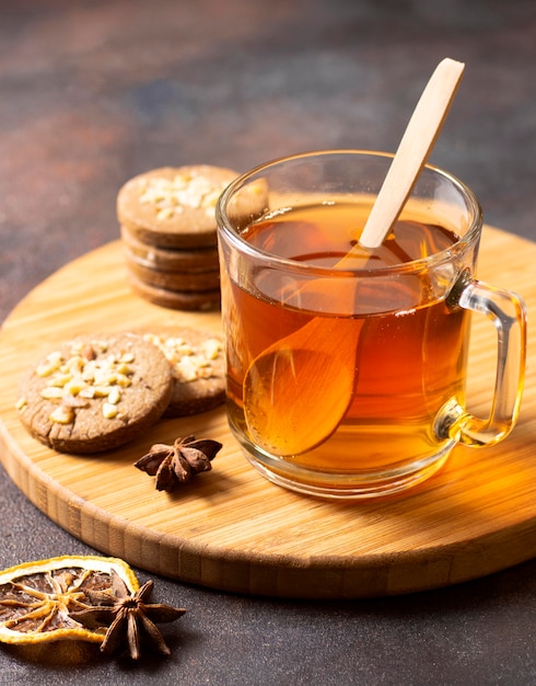 Herbata zimowy napój i drewniana łyżka