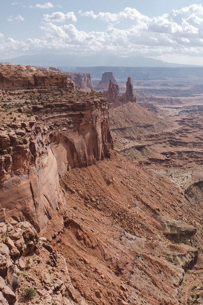 Hipnotyzujące ujęcie Parku Narodowego Canyonlands, Mesa Arch Utah USA