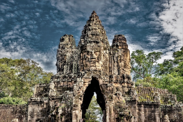 Historyczne posągi w Angkor Thom, Siem Reap, Kambodża