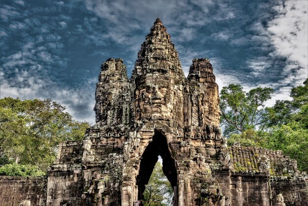 Historyczne posągi w Angkor Thom, Siem Reap, Kambodża