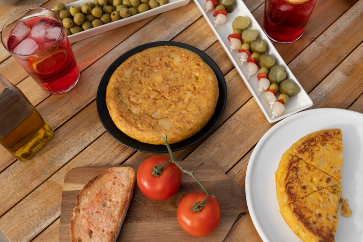 Bezpłatny plik Zdjęcie hiszpańska tortilla pod dużym kątem na talerzu