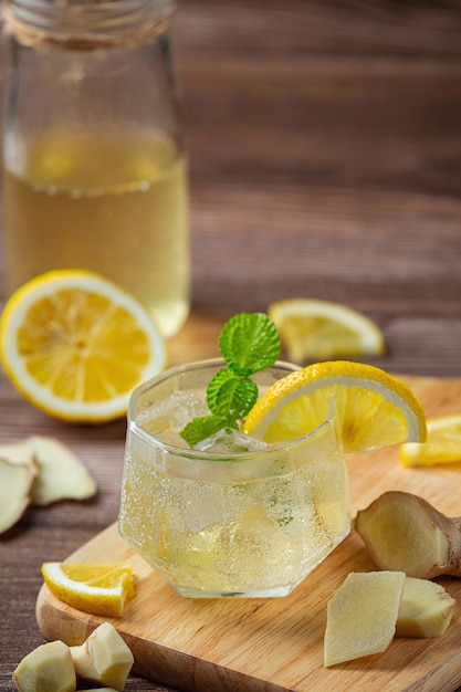 Honey Lemon Ginger Juice Produkty spożywcze i napoje z ekstraktu z imbiru Pojęcie odżywiania żywności.