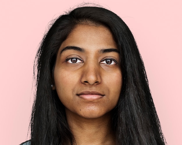 Indyjska młoda kobieta, portret twarzy z bliska