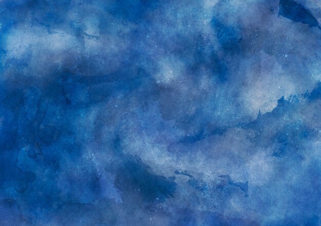 Intensywna niebieska akwarelowa tekstura z pociągnięciami pędzla