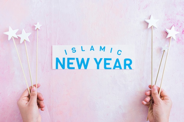 Islamski Nowy Rok i ręce z gwiazdami