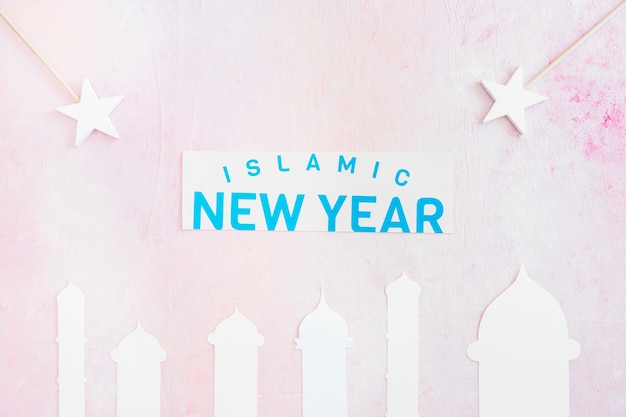 Islamski Nowy Rok z meczetu i gwiazd na różowo