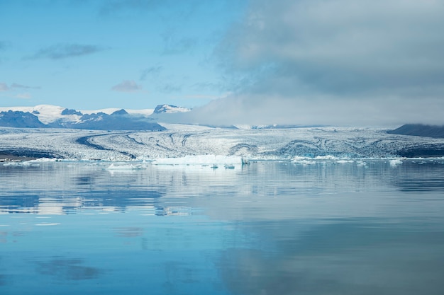 Islandia krajobraz pięknego krajobrazu wodnego