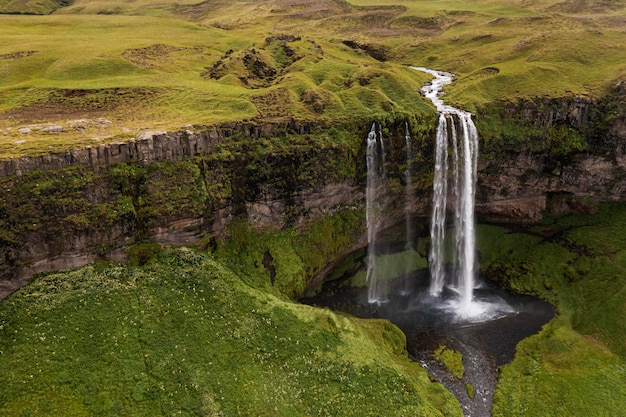 Islandia krajobraz pięknego wodospadu