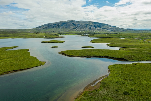 Islandzki krajobraz pięknych równin