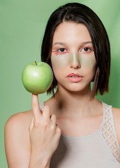 Jabłka równoważenia palcowa naturalna kobieta