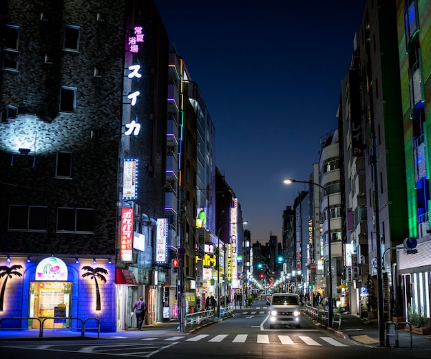 Japonia krajobraz miejski w porze nocnej