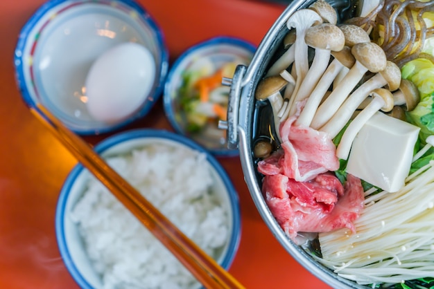 Japoński Hot Sukiyaki