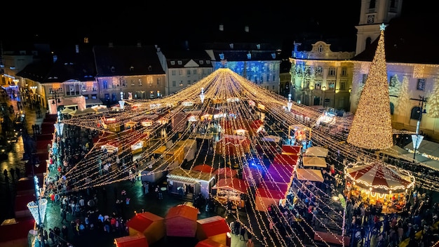 Jarmark bożonarodzeniowy w Sibiu Rumunia Widok z góry anteny