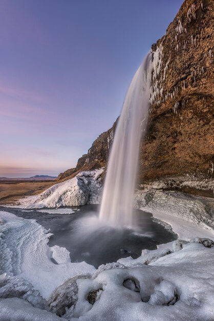 Jaskinia Seljalandsfoss na Islandii