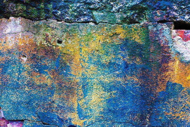 Kamienna ściana ze starą pękniętą farbą. zdjęcie wysokiej jakości