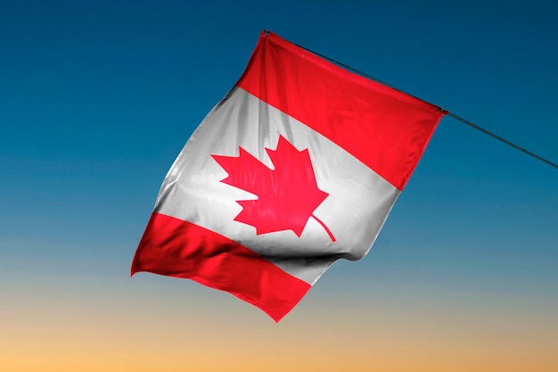 Bezpłatne zdjęcie kanadyjska flaga na zewnątrz