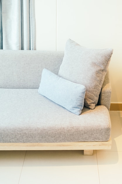 Bezpłatne zdjęcie kanapa meble nowoczesny poduszki relaks