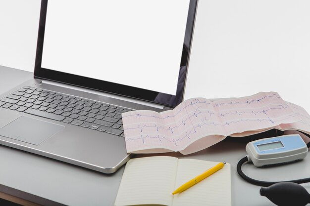 Kardiogram na laptopie