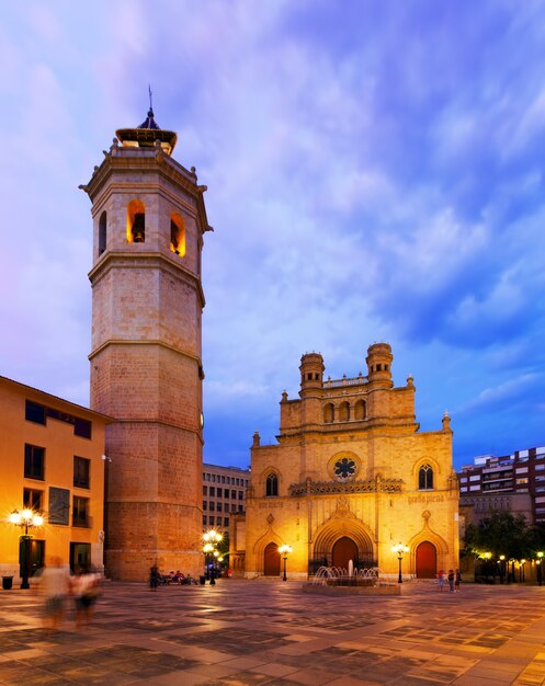 Katedra Najświętszej Marii Panny w Castellón de la Plana w nocy