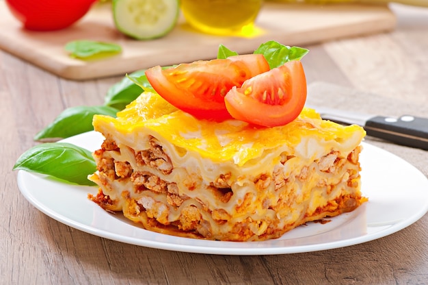 Klasyczna lasagne z sosem bolońskim