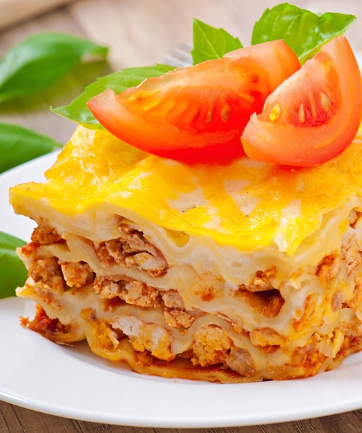 Klasyczna lasagne z sosem bolońskim