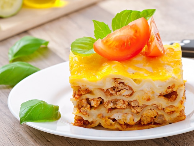 Klasyczna lasagne z sosem bolońskim