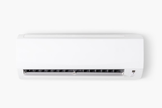 Bezpłatne zdjęcie klimatyzator montowany na białej ścianie