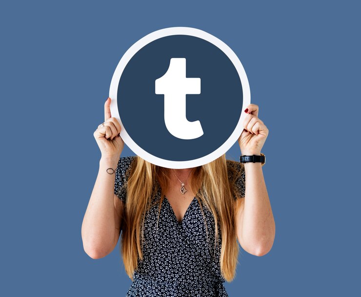 Bezpłatny plik Zdjęcie kobieta pokazuje ikonę tumblr