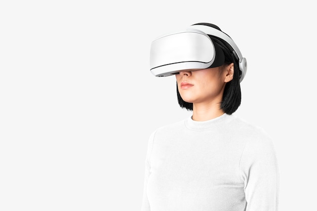 Kobieta w okularach VR z motywem technologii rozrywkowej