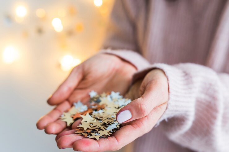 Bezpłatny plik Zdjęcie kobieta z kupa gwiazd ornament