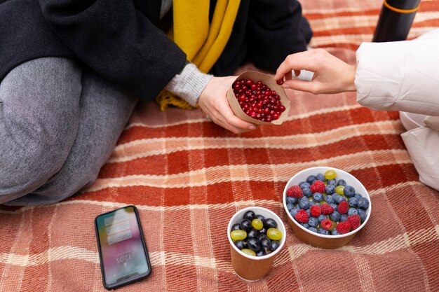 Kobiety o piknik pod dużym kątem