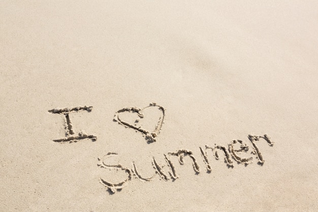 Kocham lato napisane na piasku