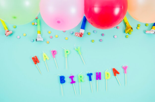 Kolorowe balony urodziny z dmuchawy partii