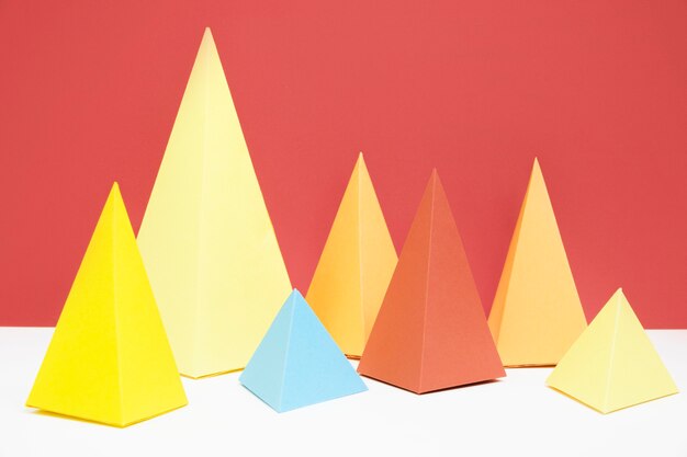 Kolorowy papierowy trójkątny pakiet