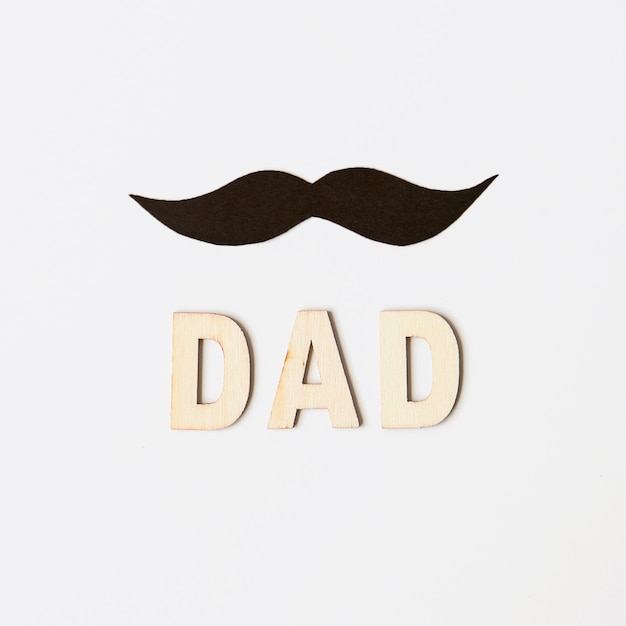 Bezpłatne zdjęcie kompozycja dzień ojca z wąsem i litery