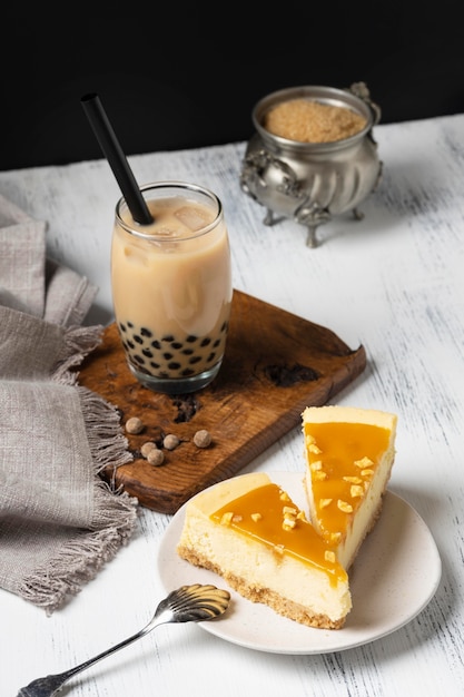 Bezpłatne zdjęcie kompozycja z pyszną tradycyjną tajską herbatą