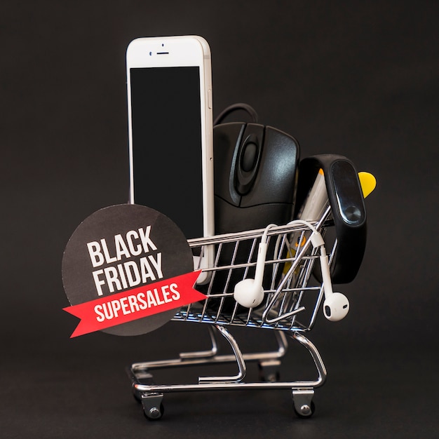 Koncepcja Black Friday z smartphone i mysz