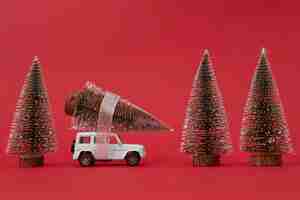Bezpłatne zdjęcie koncepcja podróży świątecznych z samochodem