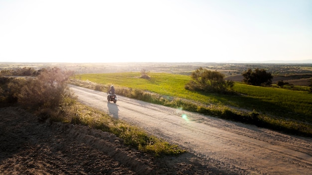 Bezpłatne zdjęcie koncepcja transportu z motocyklem