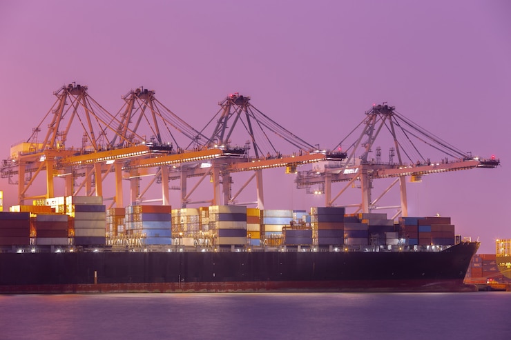 Bezpłatny plik Zdjęcie kontenerowy towarowy statek towarowy w habor dla logistic import export