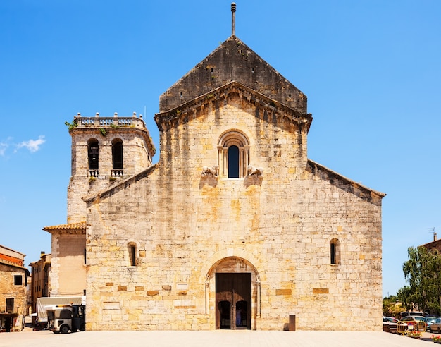 Bezpłatne zdjęcie kościół sant pere w besalu